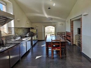 冰箱、微波炉、烤箱、炉灶