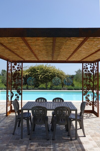 Modern spaces and unspoilt nature, cottage pool and garden 3 km da Lucca