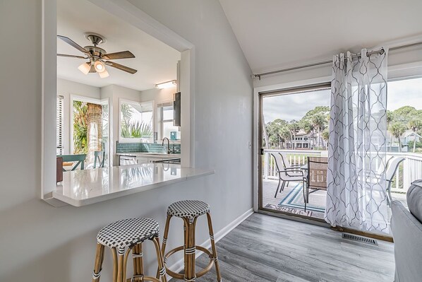 Interior - **Golf and Wildlife views**, golf cart included, club cards available - 14 Fairway Club (Fripp Island)