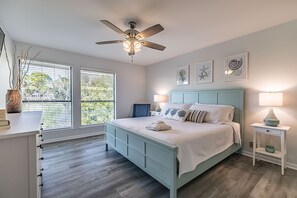 4 bedrooms, internet - **Golf and Wildlife views**, golf cart included, club cards available - 14 Fairway Club (Fripp Island)