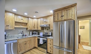 Fridge, microwave, stovetop, dishwasher