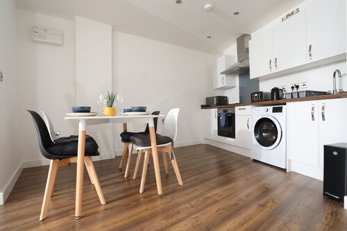 Plush 2-bedroom  apartment Coventry city center