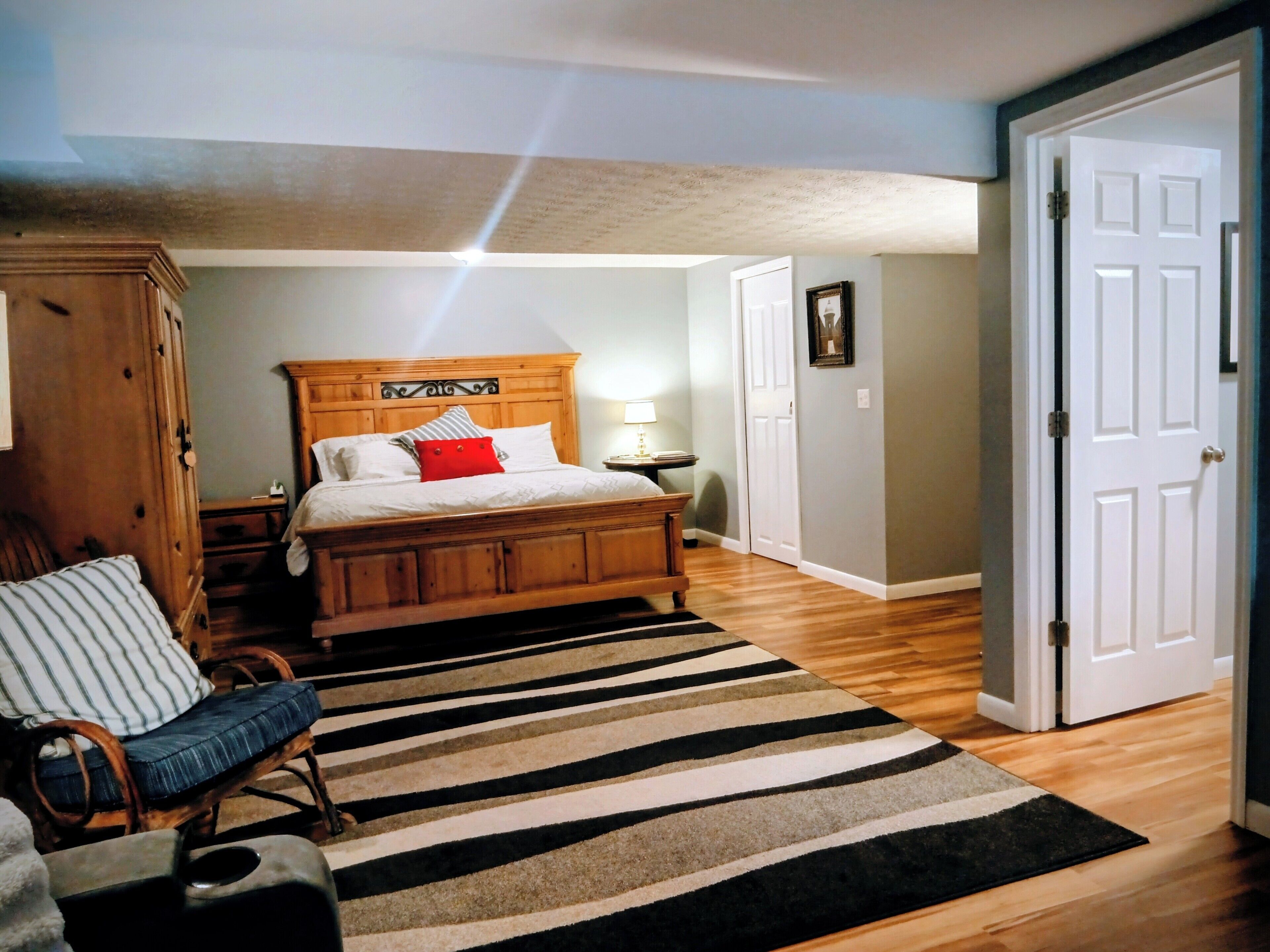 1 slaapkamer, een kluis op de kamer, een bureau, wifi