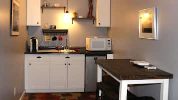 Fridge, microwave, coffee/tea maker, toaster