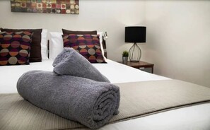 3 bedrooms, iron/ironing board, internet, bed sheets