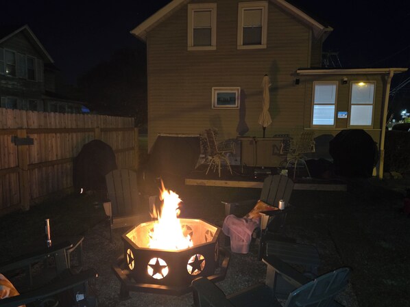 Property grounds - Peaceful, pet friendly and newly remodeled Geneva home (Geneva)