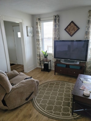 Smart TV, books, stereo, printers