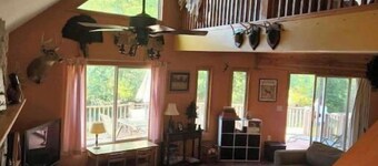 Cheerful 2-bedroom Chalet with loft and fireplace