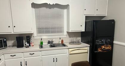 Cozy 3 bdrm 2bath home close to Averrett University (smoking allowed)
