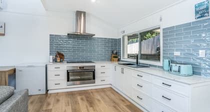 Castaway Cottage - Rainbow Beach