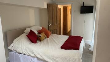 Apartment, 1 Queen Bed | 1 bedroom, free WiFi, bed sheets