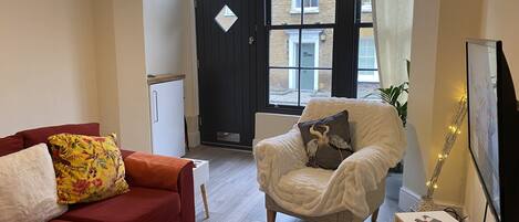 Apartment, 1 Queen Bed | Interior