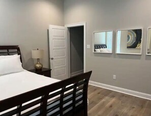 2 habitaciones, tabla de planchar con plancha y wifi gratis 