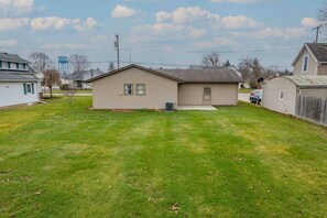 Exterior - Kick off your shoes and relax with the whole family at this peaceful 1970’s ranch (Van Wert)