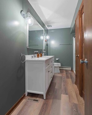 Hair dryer, towels - Kick off your shoes and relax with the whole family at this peaceful 1970’s ranch (Van Wert)