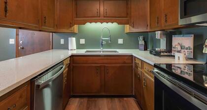 Kick off your shoes and relax with the whole family at this peaceful 1970’s ranch
