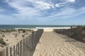 On the beach - Beachfront condo with bay/ocean views, outdoor pool, & tennis courts (Ocean City)