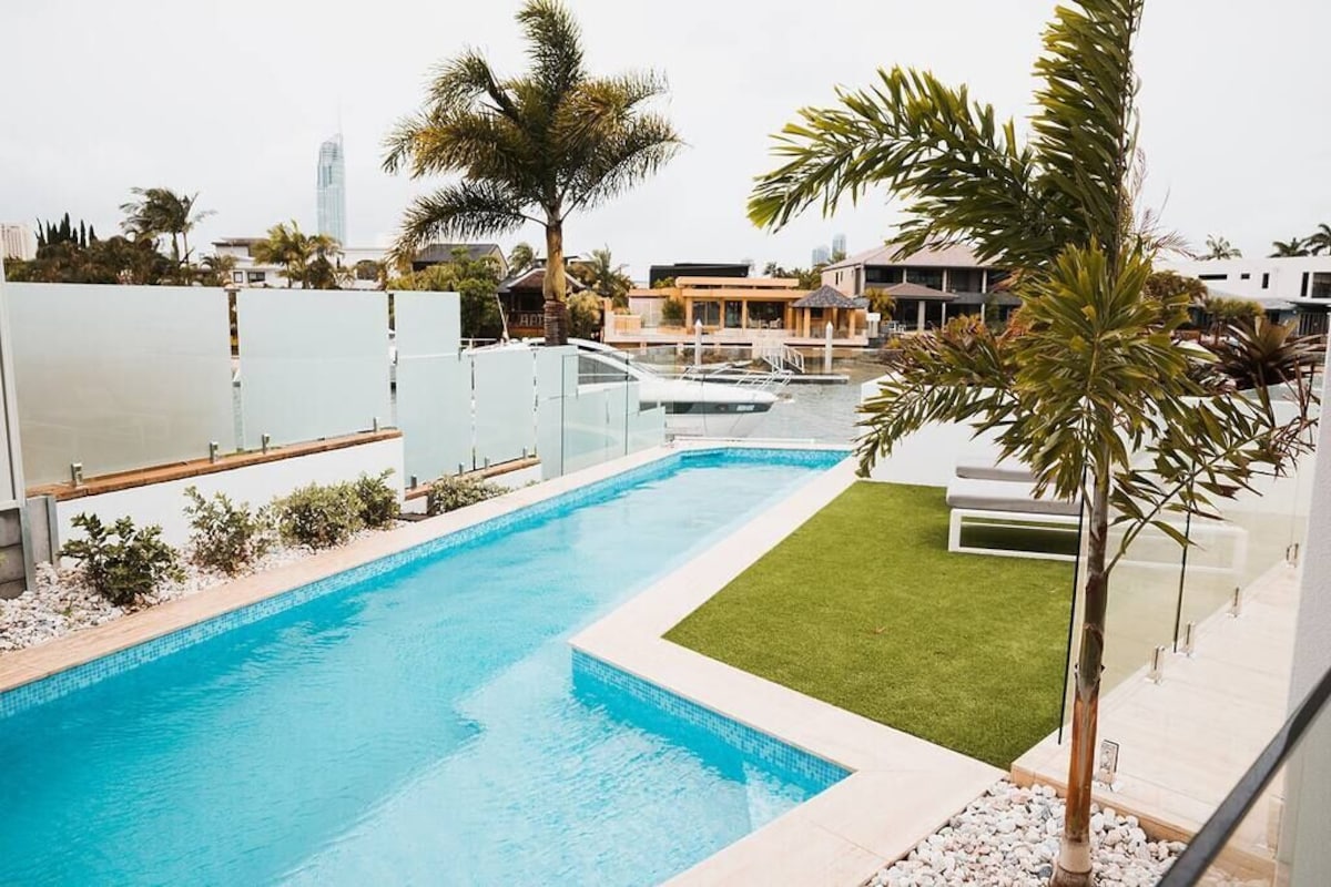 Luxe 6 bed 6 bath Waterfront