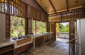 Fridge, stovetop, coffee/tea maker, cookware/dishes/utensils - Private waterfall in Uvita, boho style house! (Puntarenas Province)