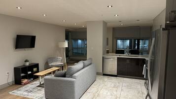 Una Smart TV, libros