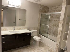 Hair dryer, towels - Spacious 1 Bed, Balcony & Parking Downtown Halifax (Halifax)