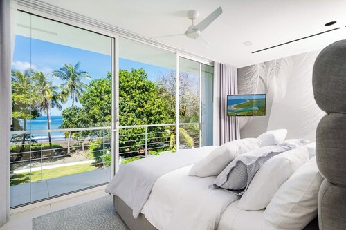 Playa del Coco Villa • 6BR • Private Pool • Beachfront Sunset Views