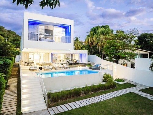 Playa del Coco Villa • 6BR • Private Pool • Beachfront Sunset Views