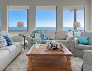 Smart TV, lareira, DVD player, livros