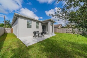 Outdoor dining - Gem of a Home, Heart of Ybor (Tampa)