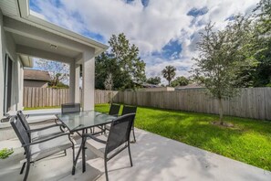 Outdoor dining - Gem of a Home, Heart of Ybor (Tampa)
