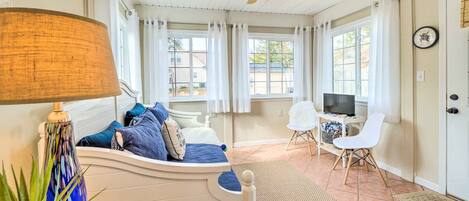 Televisión y chimenea