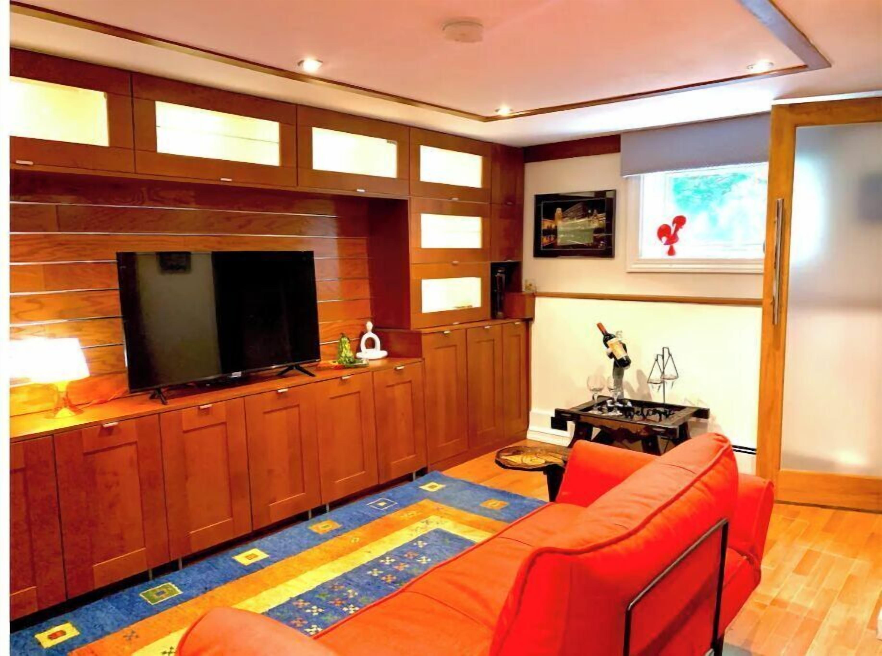 Live In This Iconic East Side Lower Level Apartment - ロード・アイランド州