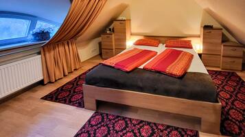 2 Schlafzimmer, Reisekinderbett, kostenloses WLAN, Bettwäsche