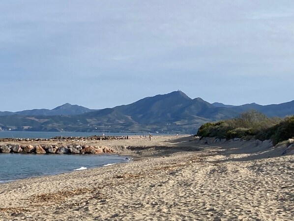 Beach nearby - Overlooking a lagoon and 5 mins from superb beach (Saint-Cyprien)