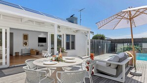 Outdoor dining - Jasmine's Cottage | Heated Pool In Perfect Sorrento Location (Sorrento)