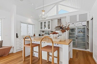 Jasmine's Cottage | Heated Pool In Perfect Sorrento Location