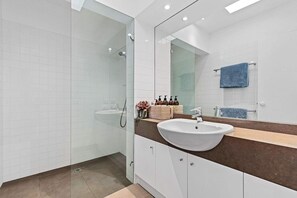 Shower, hair dryer, towels