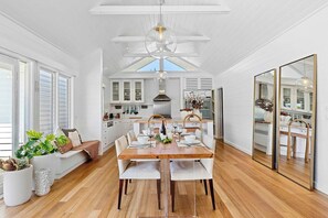 Dining - Jasmine's Cottage | Heated Pool In Perfect Sorrento Location (Sorrento)