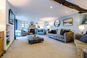 TV, fireplace, offices - Luxurious & Private Home w/ Hot Tub & Log Burner! (Lake District)