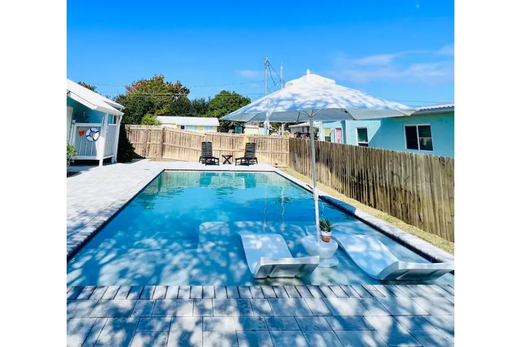 Private Pool - Walk to Beach - Pets OK! 