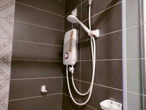 Shower, hair dryer, bidet, towels - 2PAX Studio Balcony near IKEA/1UTAMA@Empire City (Petaling Jaya)