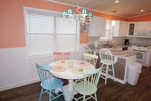 Dining - Venture Out #41 Gulf Loop 2bd, 1ba WITH GOLF CART!!! (Panama City)