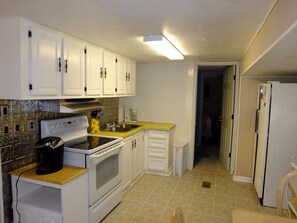 Fridge, microwave, stovetop, dishwasher