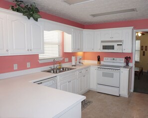 Fridge, microwave, stovetop, dishwasher