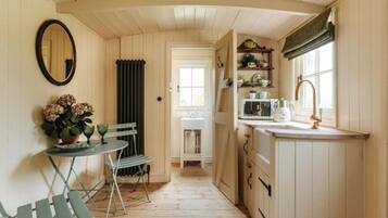 Micro-ondes, cafetiĂšre/bouilloire