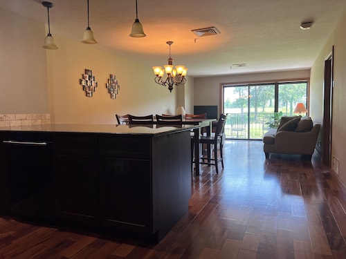 Spacious 2 BR/2BA Condo at Vista Towers Shangri La