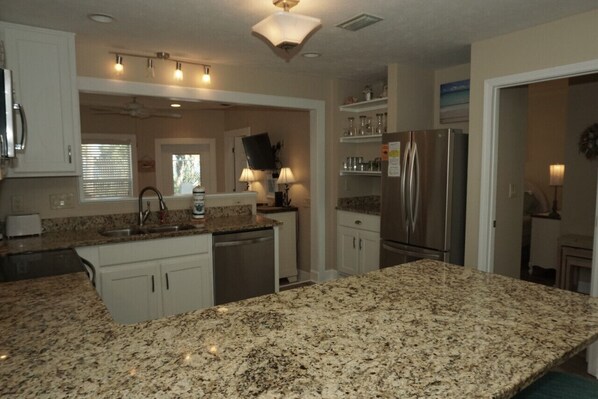 Fridge, microwave, stovetop, dishwasher