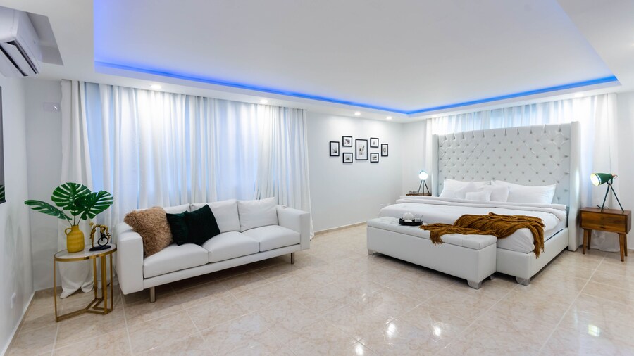 Unique & Spacious 2bdrs Luxury Condo