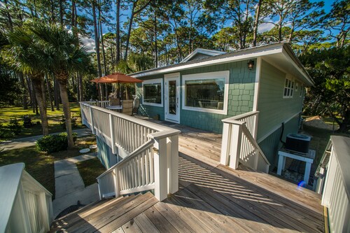 Private Beach! Cozy Guest Cottage along Florida's Forgotten Coast.
