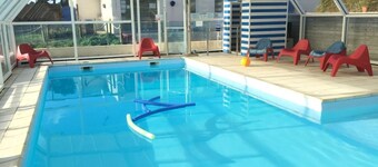 House 4/6 persons with heated swimming pool, 100 m from the beach